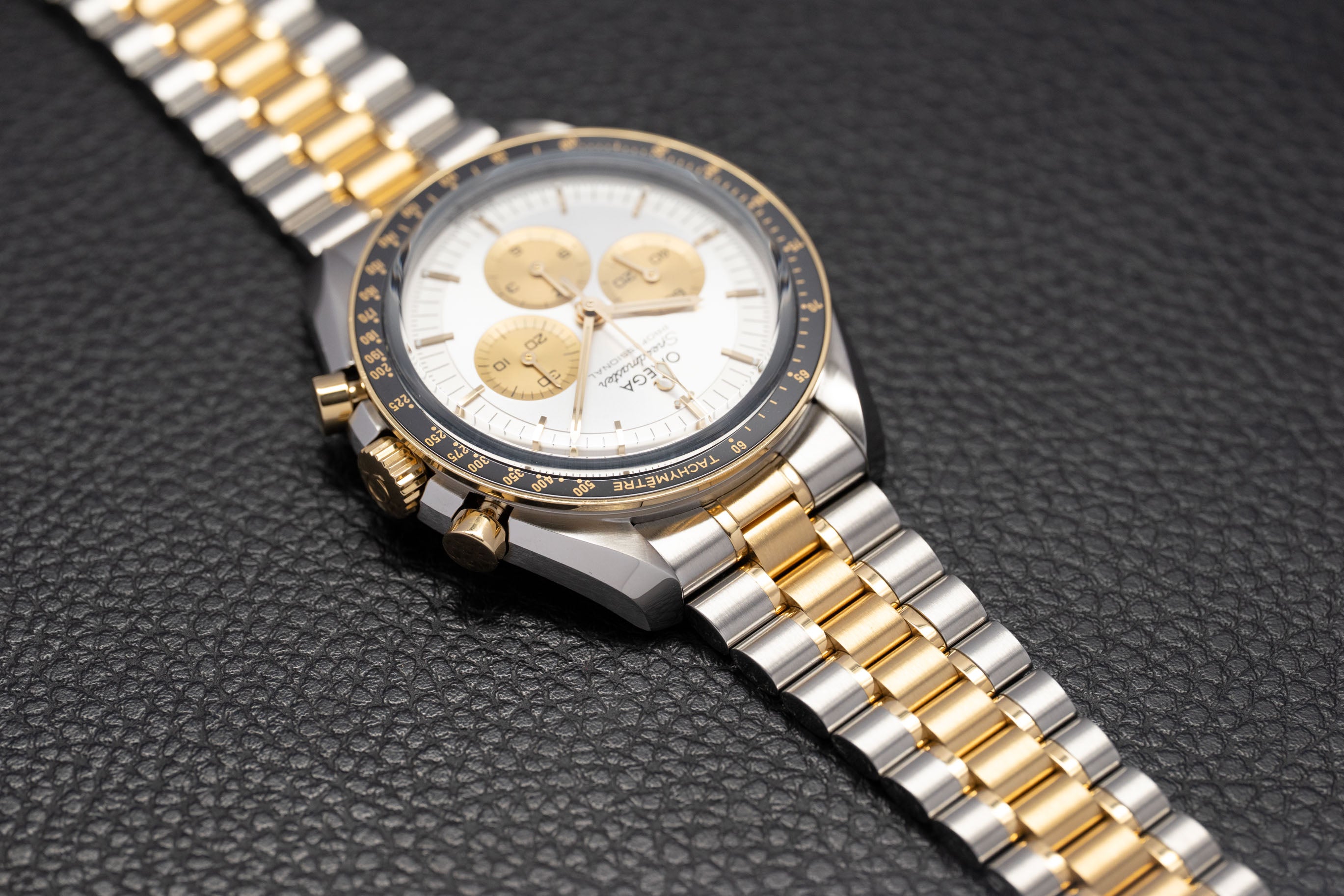 Omega Speedmaster Professional Moonwatch 310.20.42.50.02.001 Complete Set 2024 Box + Papers