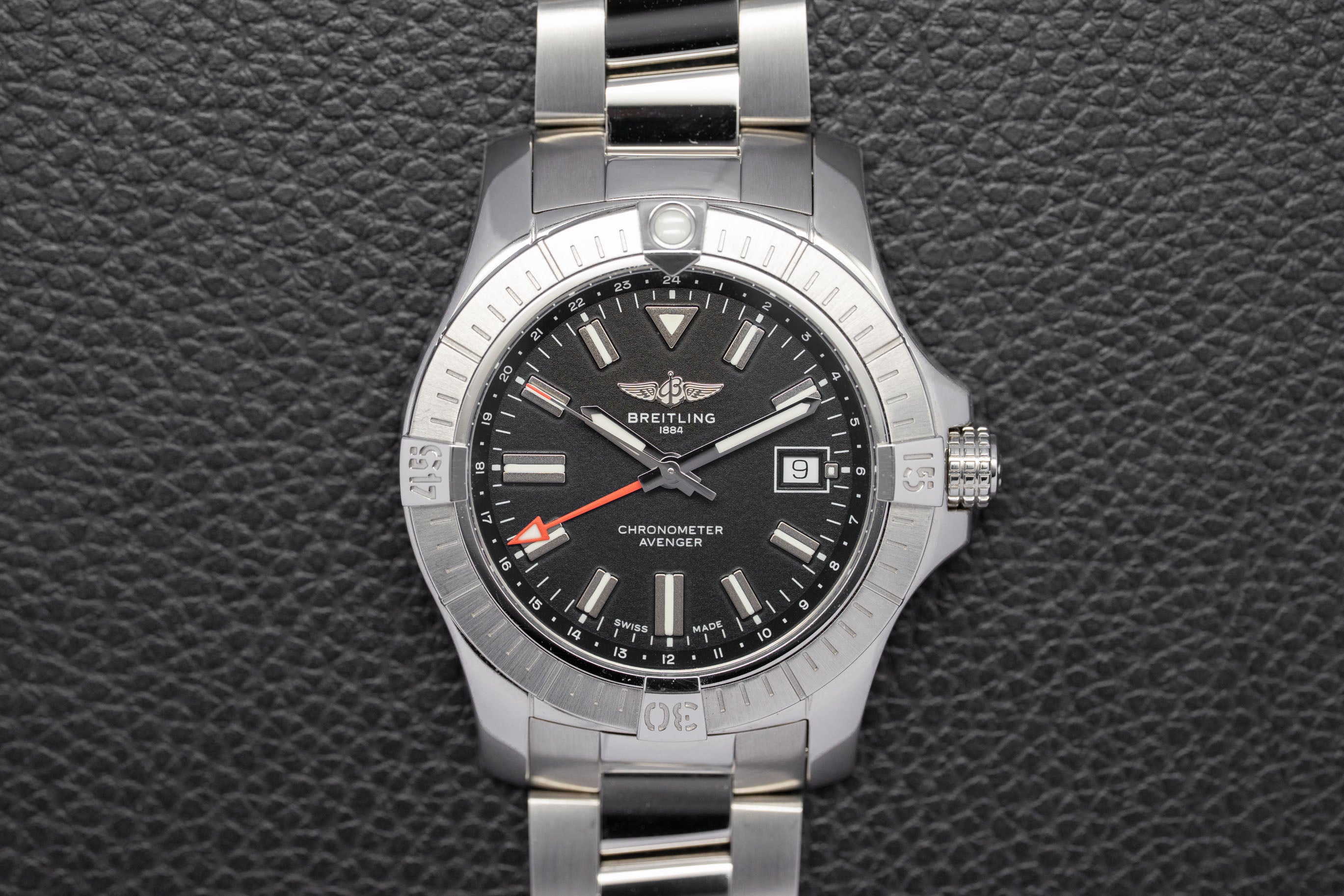 Breitling Avenger GMT A32397 Complete Set 2024 Box + Papers