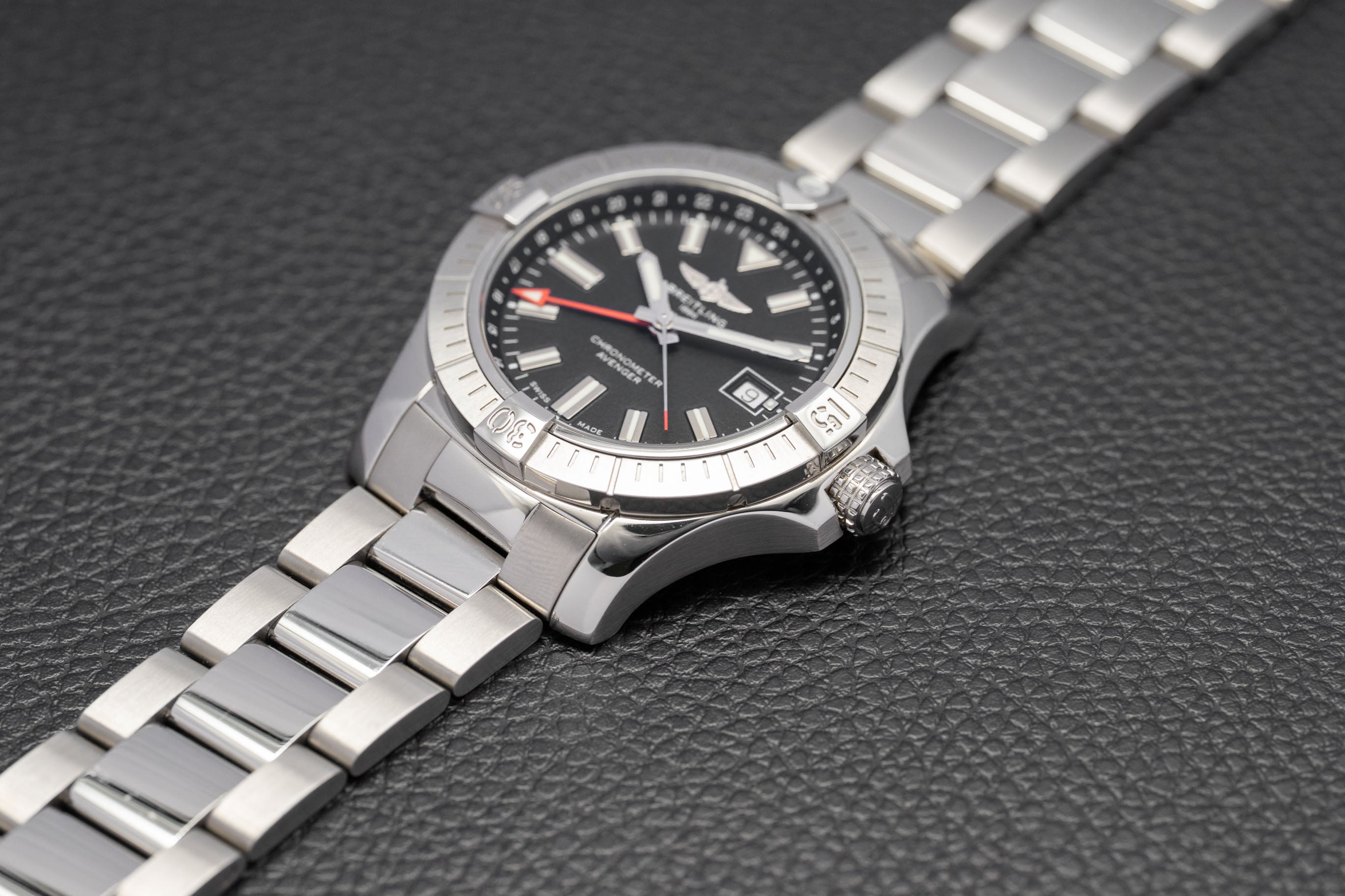 Breitling Avenger GMT A32397 Complete Set 2024 Box + Papers