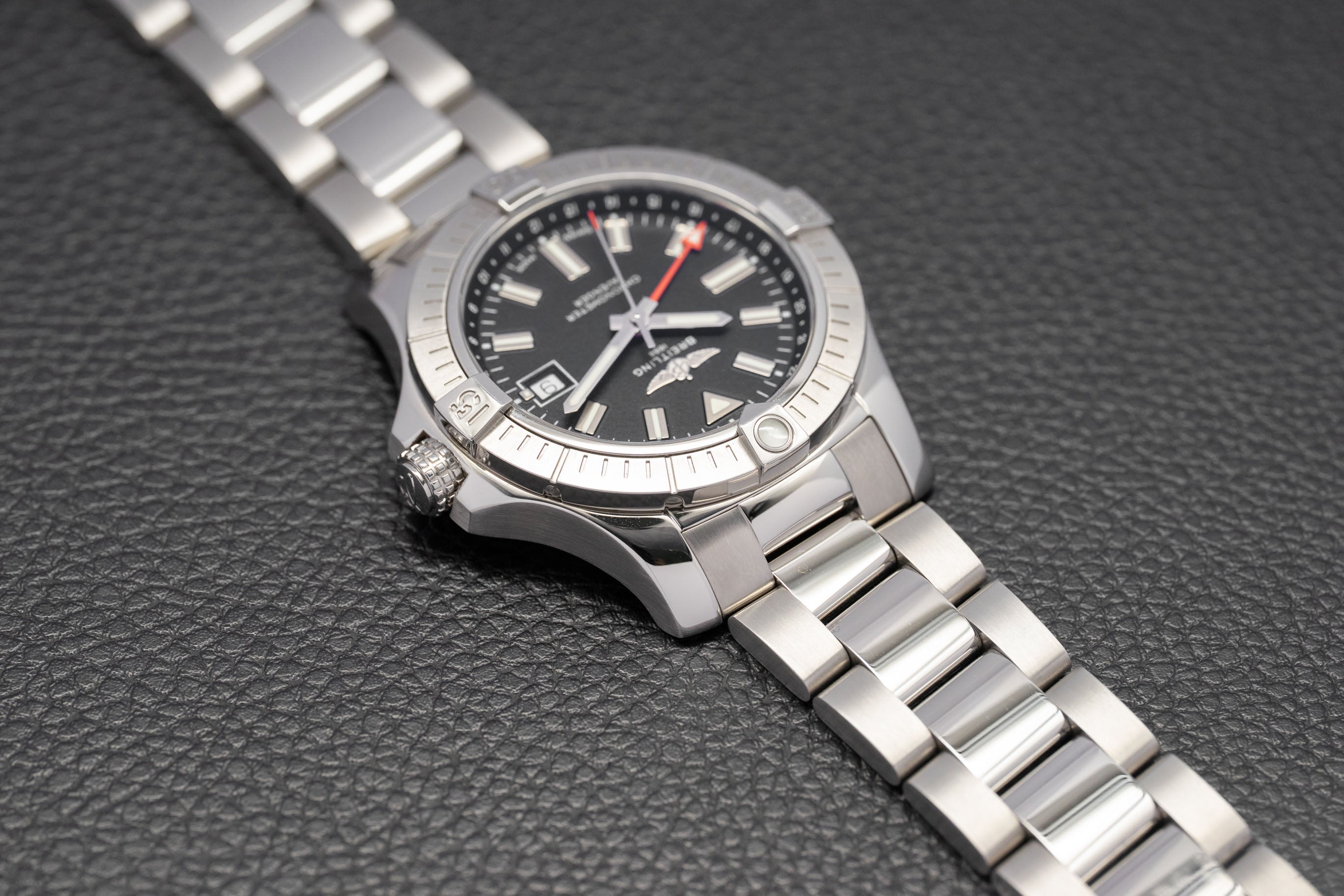 Breitling Avenger GMT A32397 Complete Set 2024 Box + Papers
