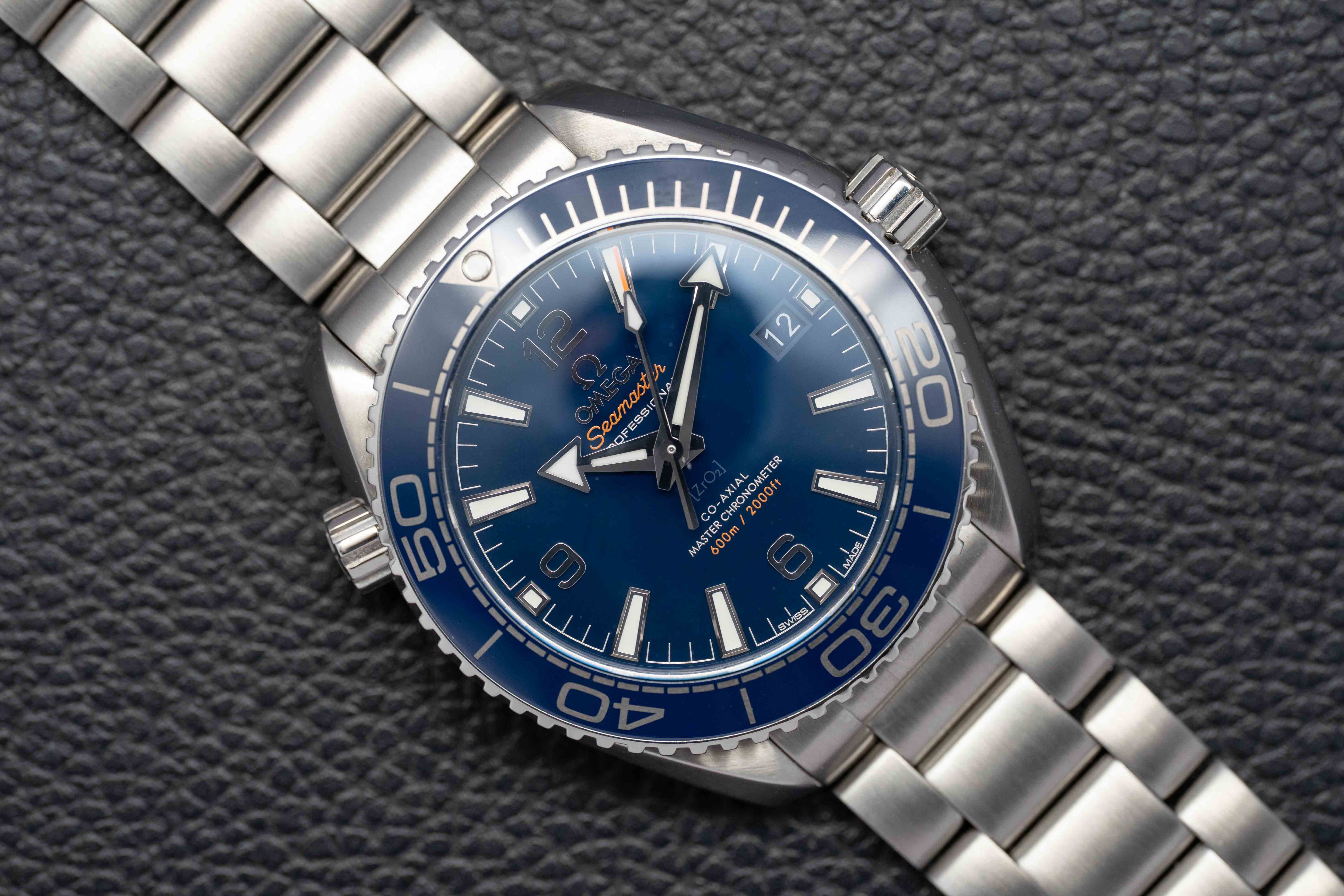 Omega Seamaster Planet Ocean 215.30.40.20.03.001, esfera azul, 2022, con documentación