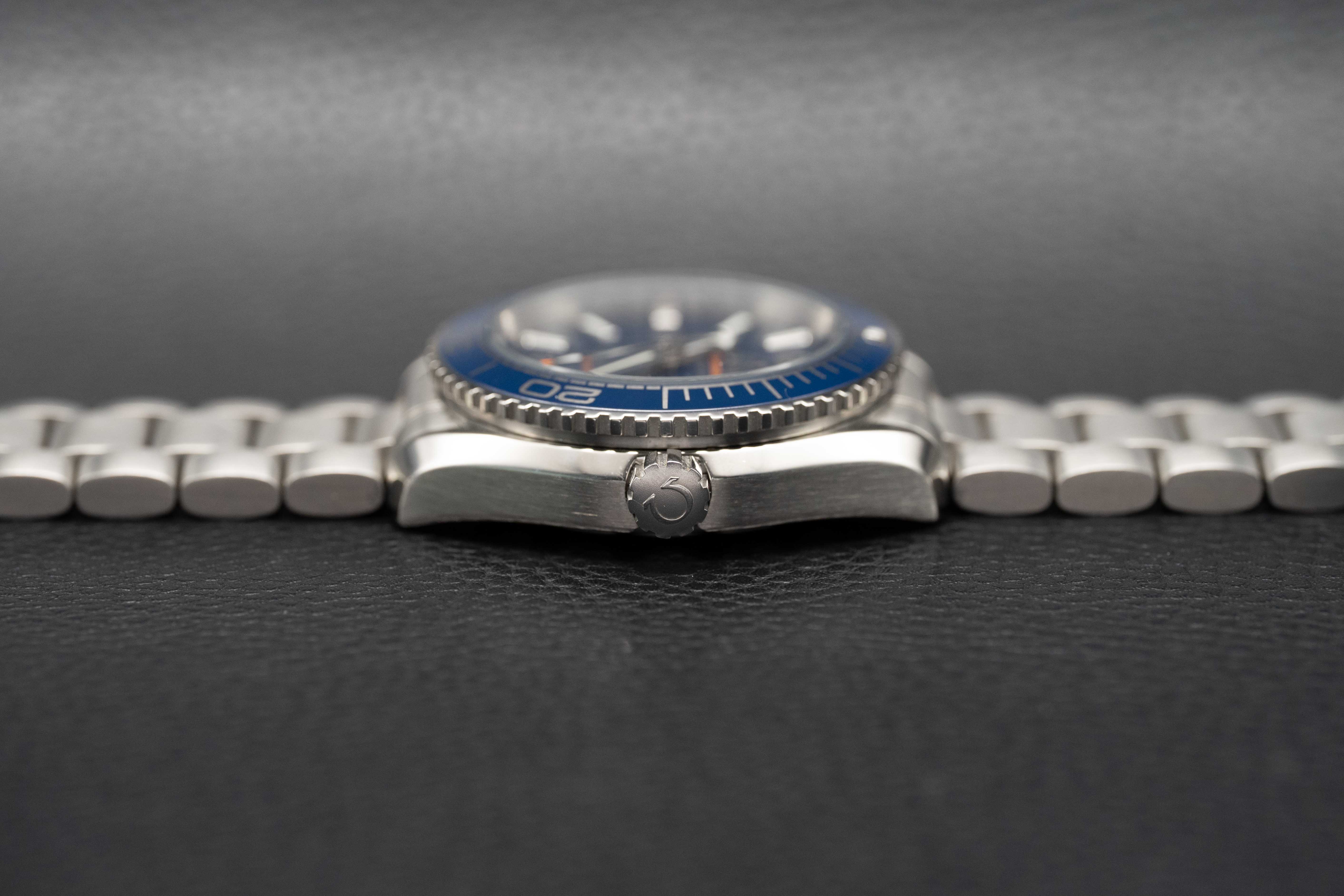 Omega Seamaster Planet Ocean 215.30.40.20.03.001, esfera azul, 2022, con documentación