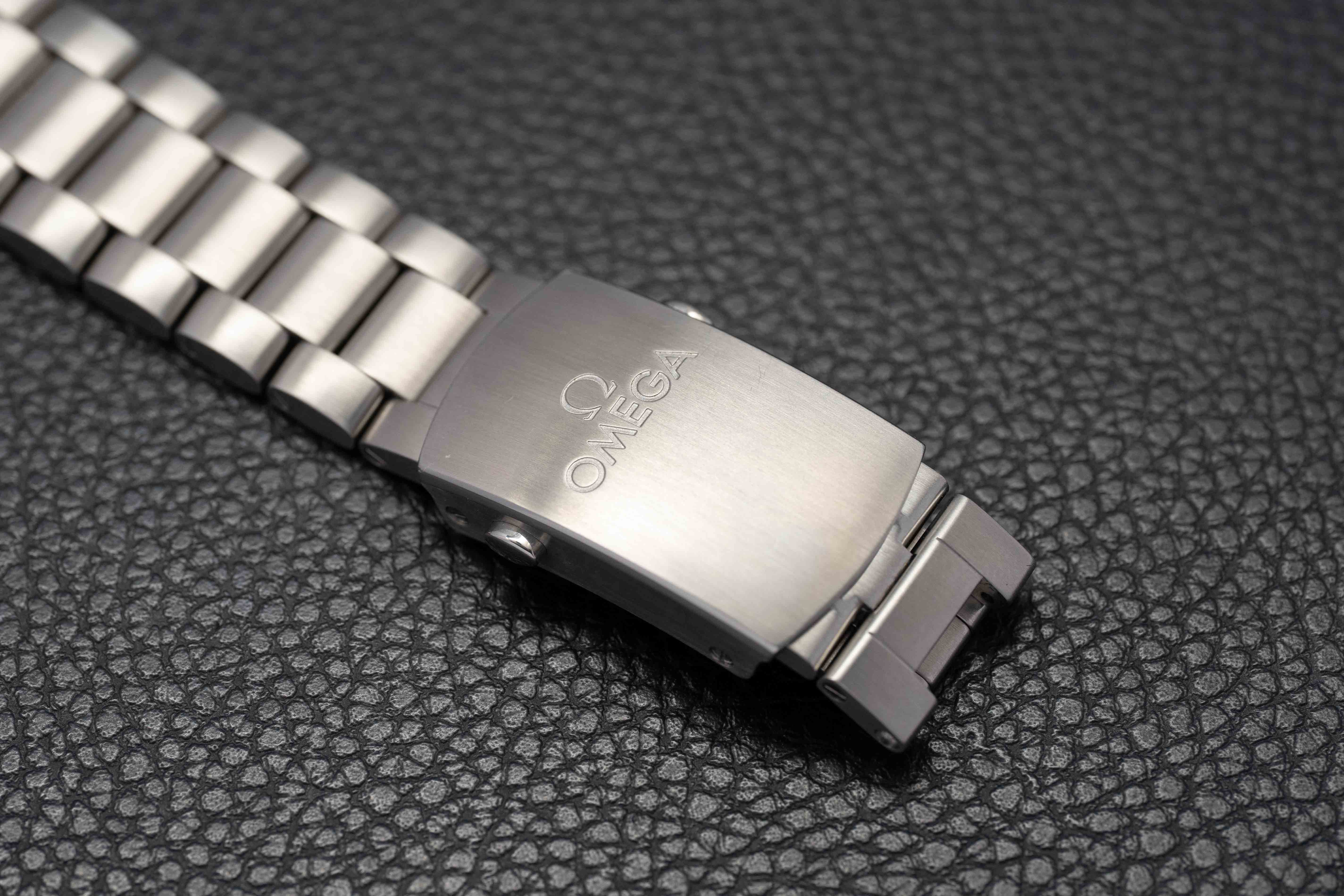 Omega Seamaster Planet Ocean 215.30.40.20.03.001, esfera azul, 2022, con documentación