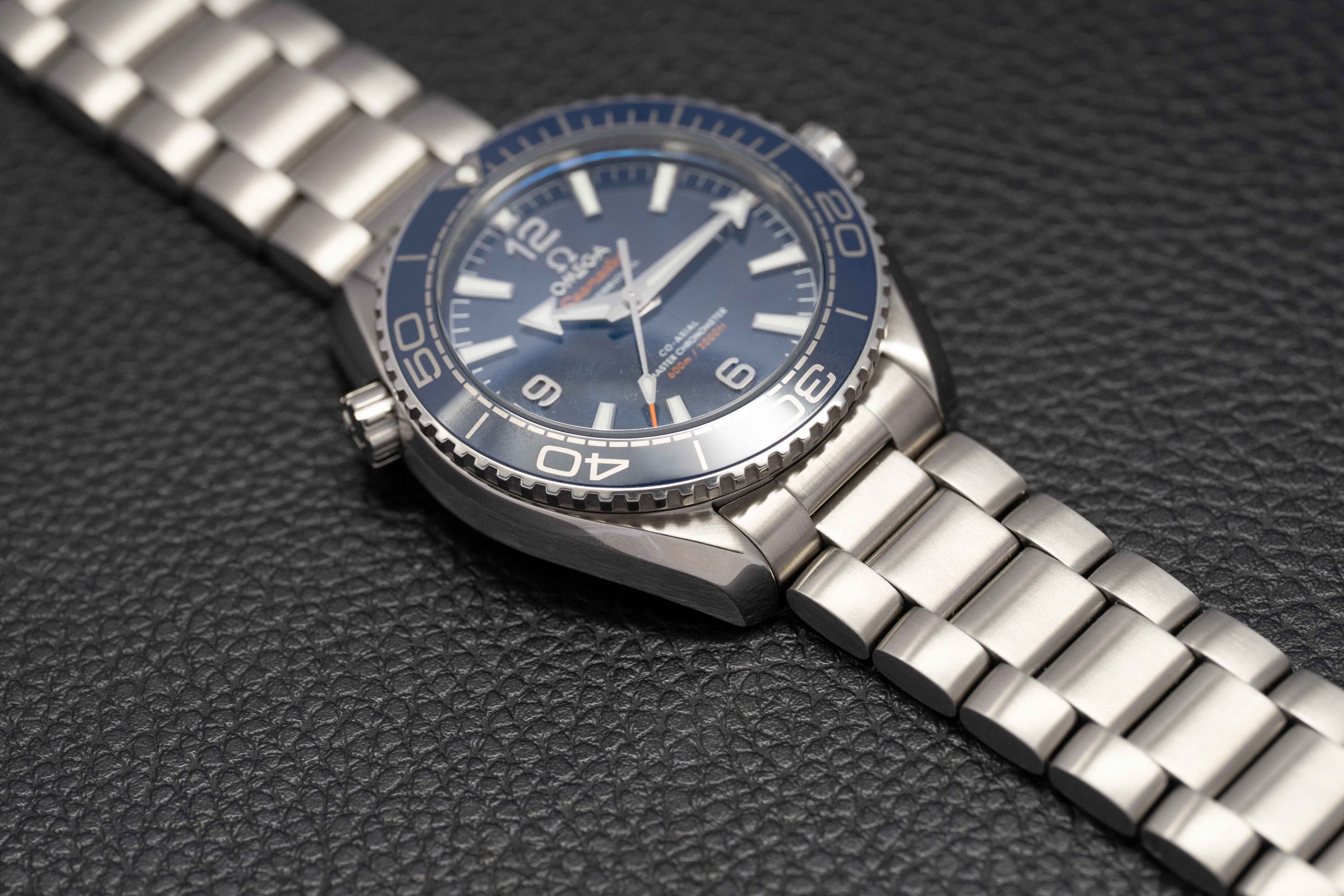 Omega Seamaster Planet Ocean 215.30.40.20.03.001, esfera azul, 2022, con documentación