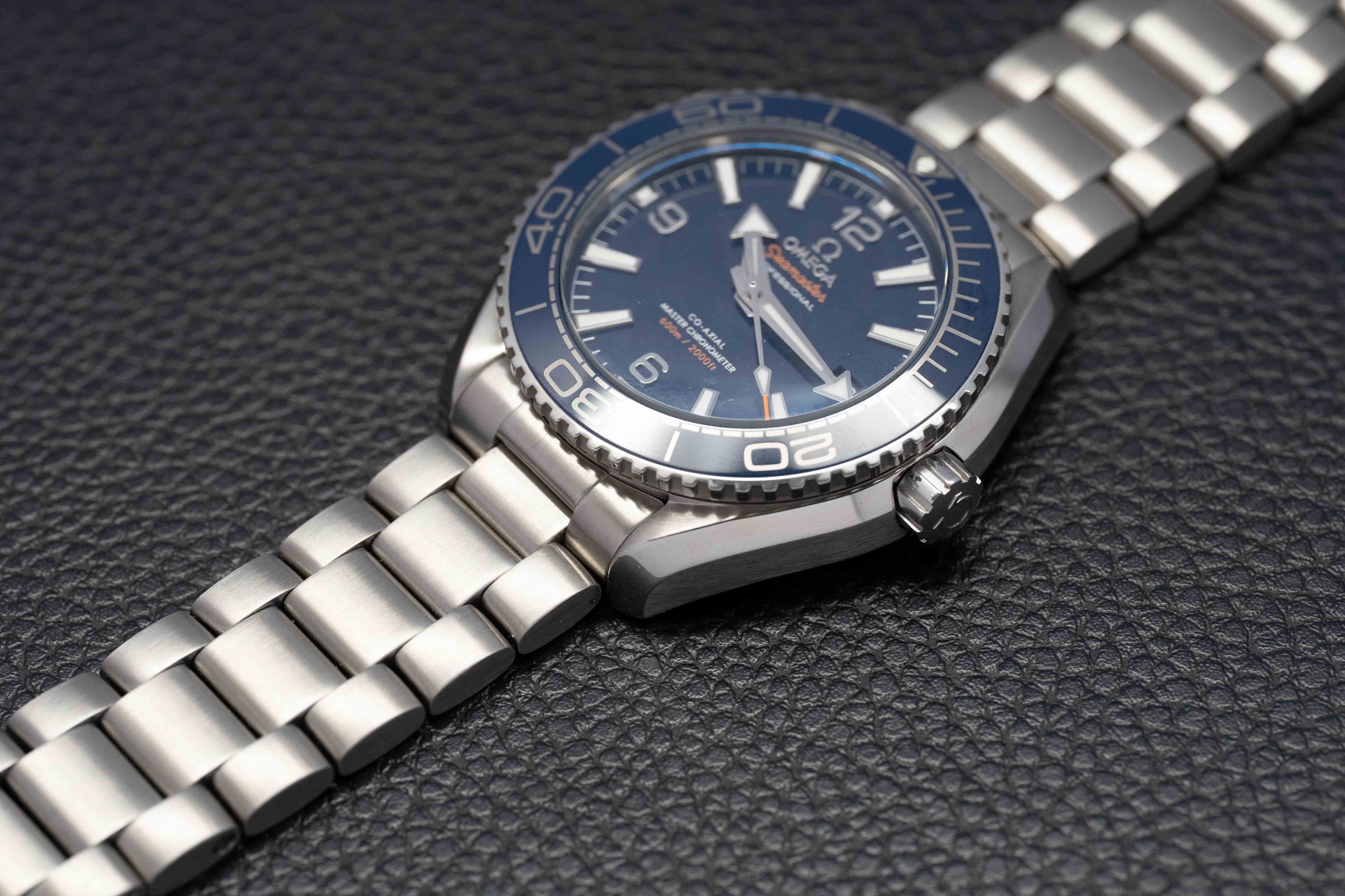 Omega Seamaster Planet Ocean 215.30.40.20.03.001, esfera azul, 2022, con documentación