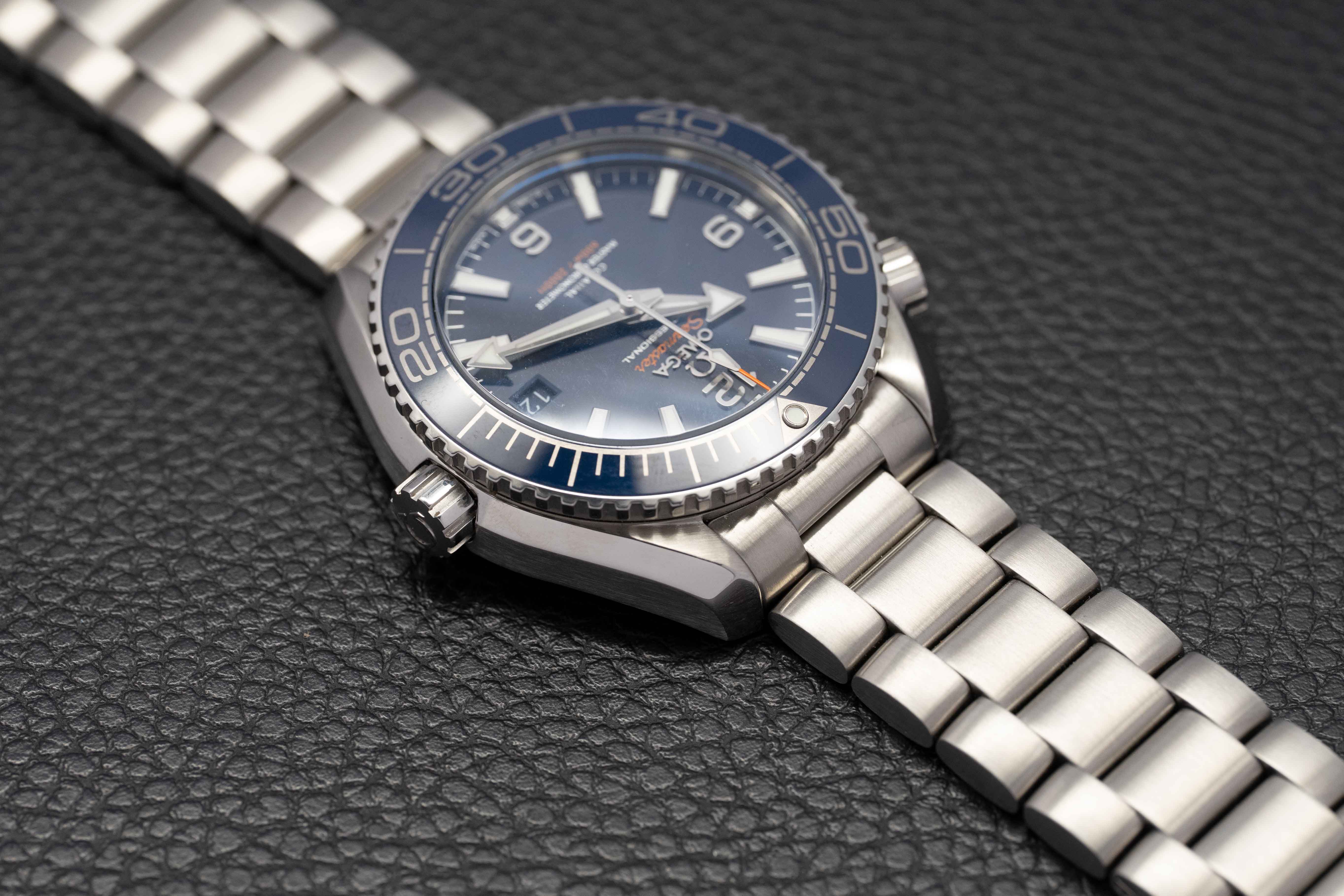 Omega Seamaster Planet Ocean 215.30.40.20.03.001, esfera azul, 2022, con documentación