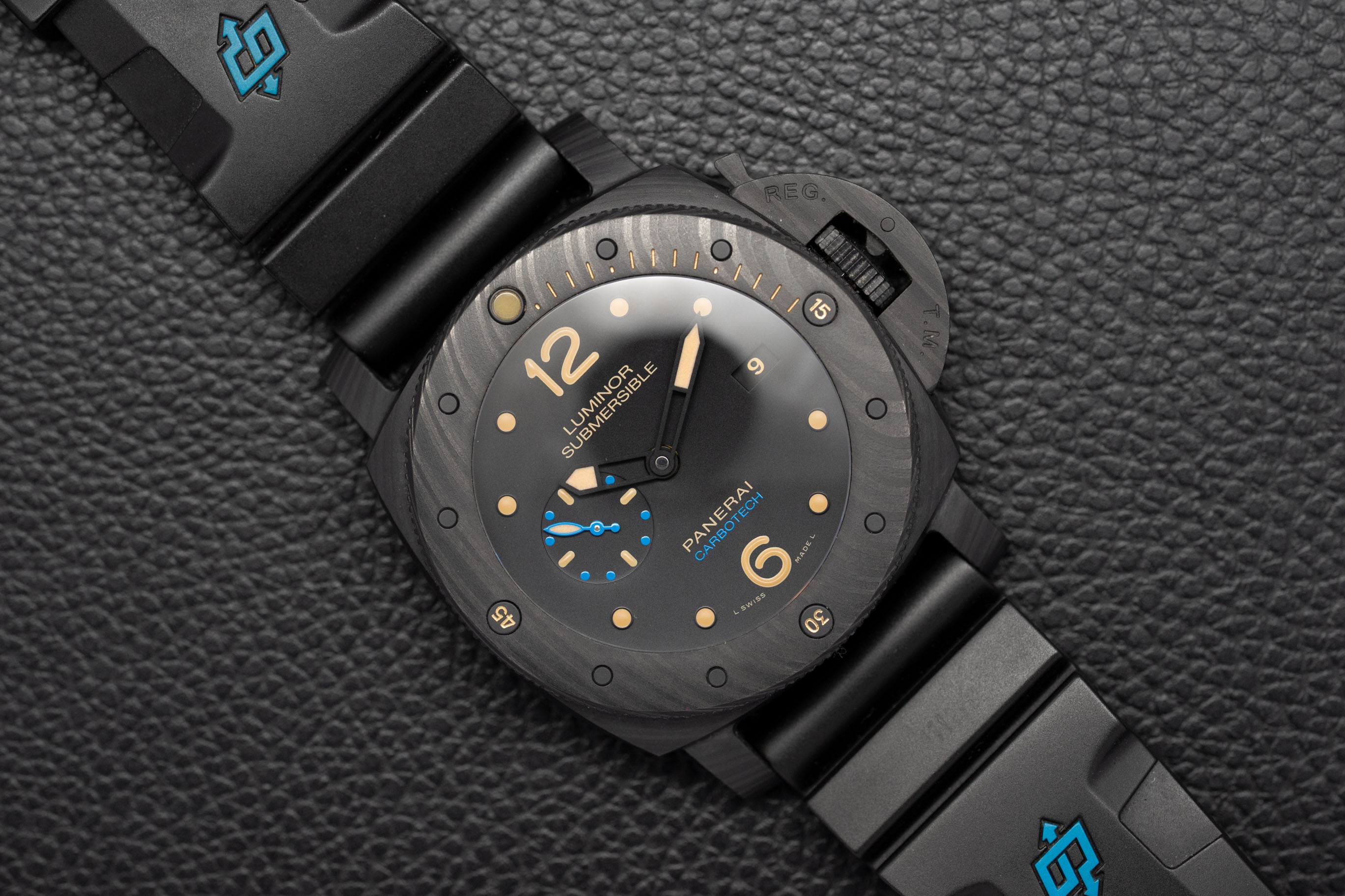 Panerai Luminor Submersible Carbotech PAM00616 Complete Set 2019 Box + Papers
