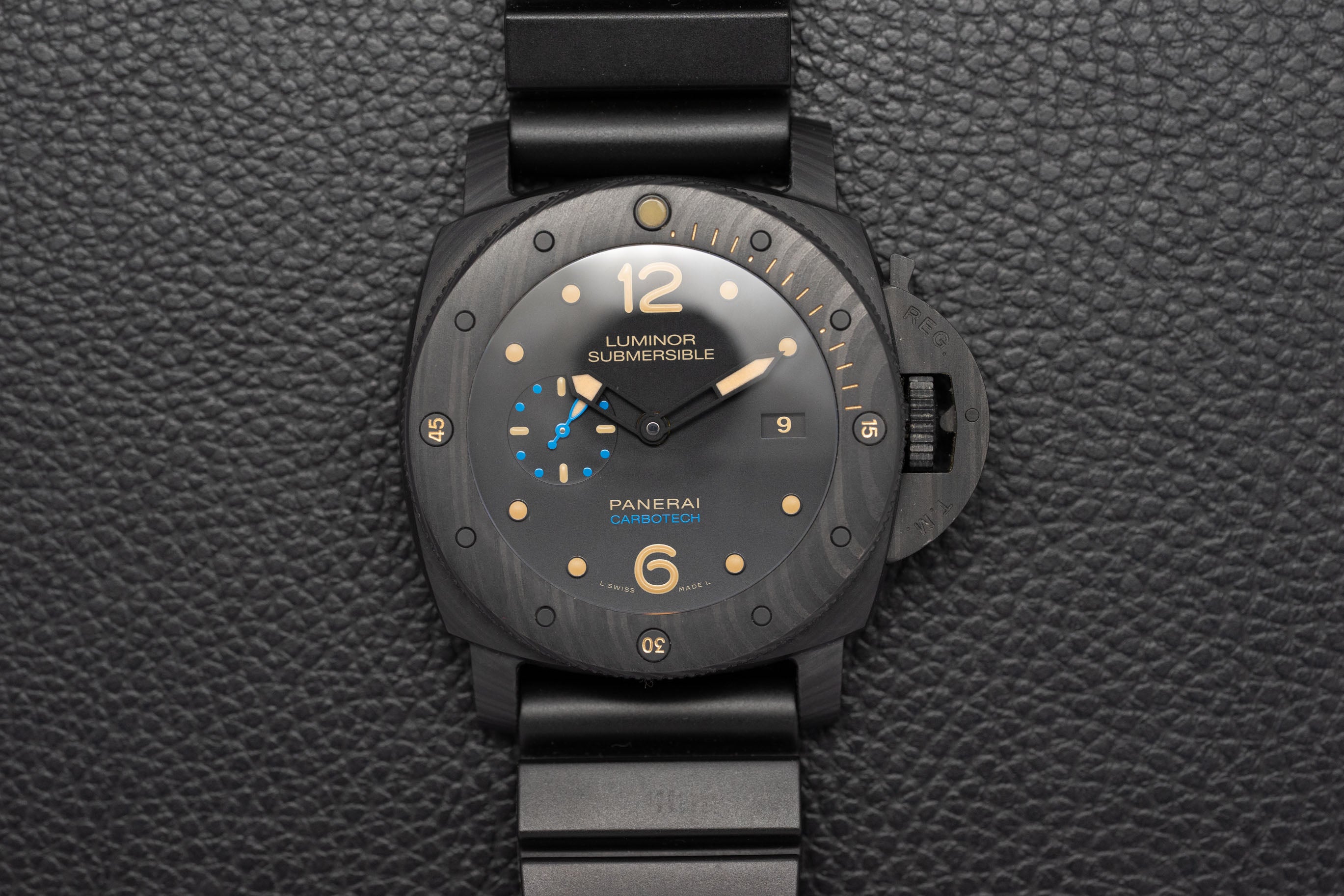 Panerai Luminor Submersible Carbotech PAM00616 Complete Set 2019 Box + Papers