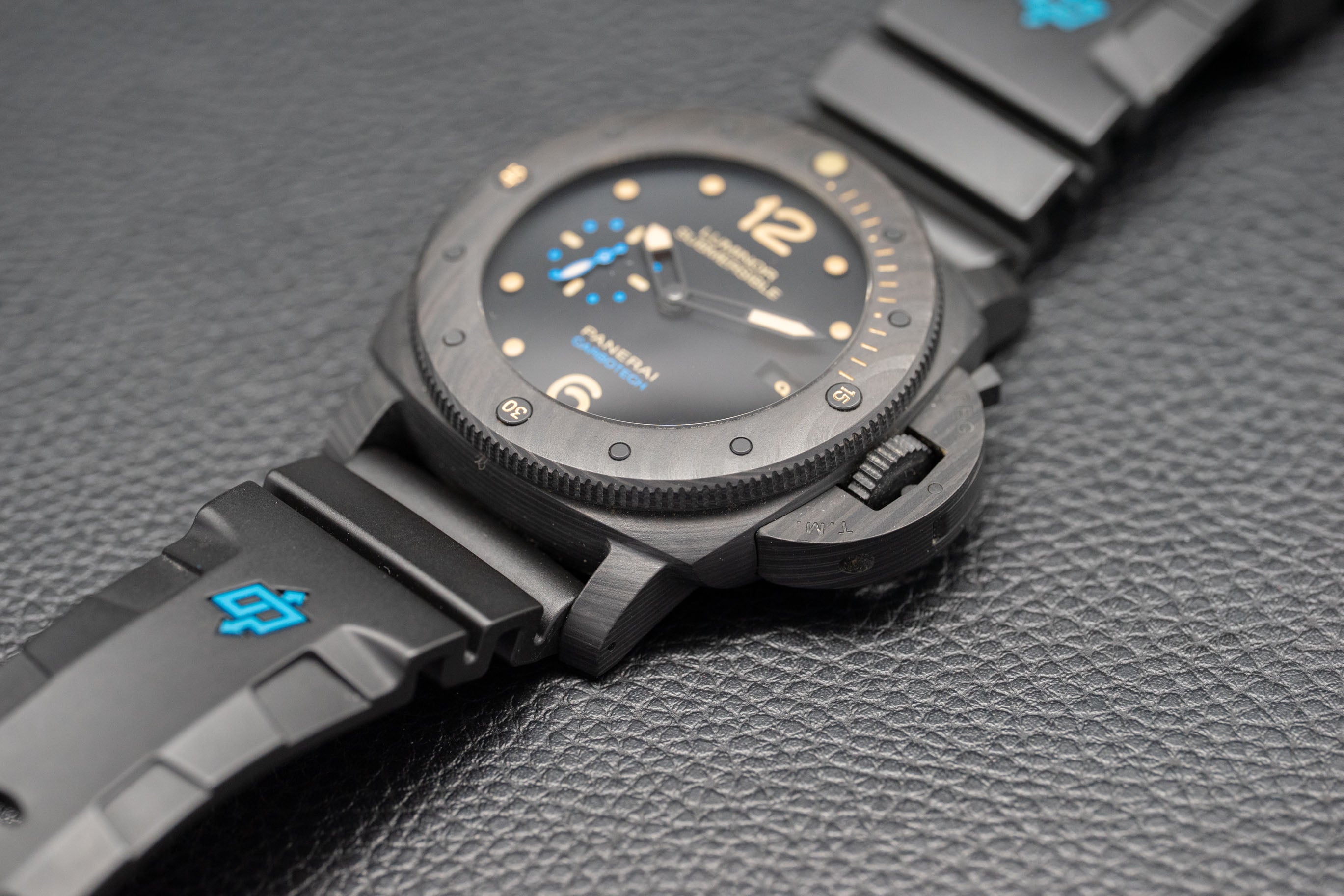 Panerai Luminor Submersible Carbotech PAM00616 Complete Set 2019 Box + Papers