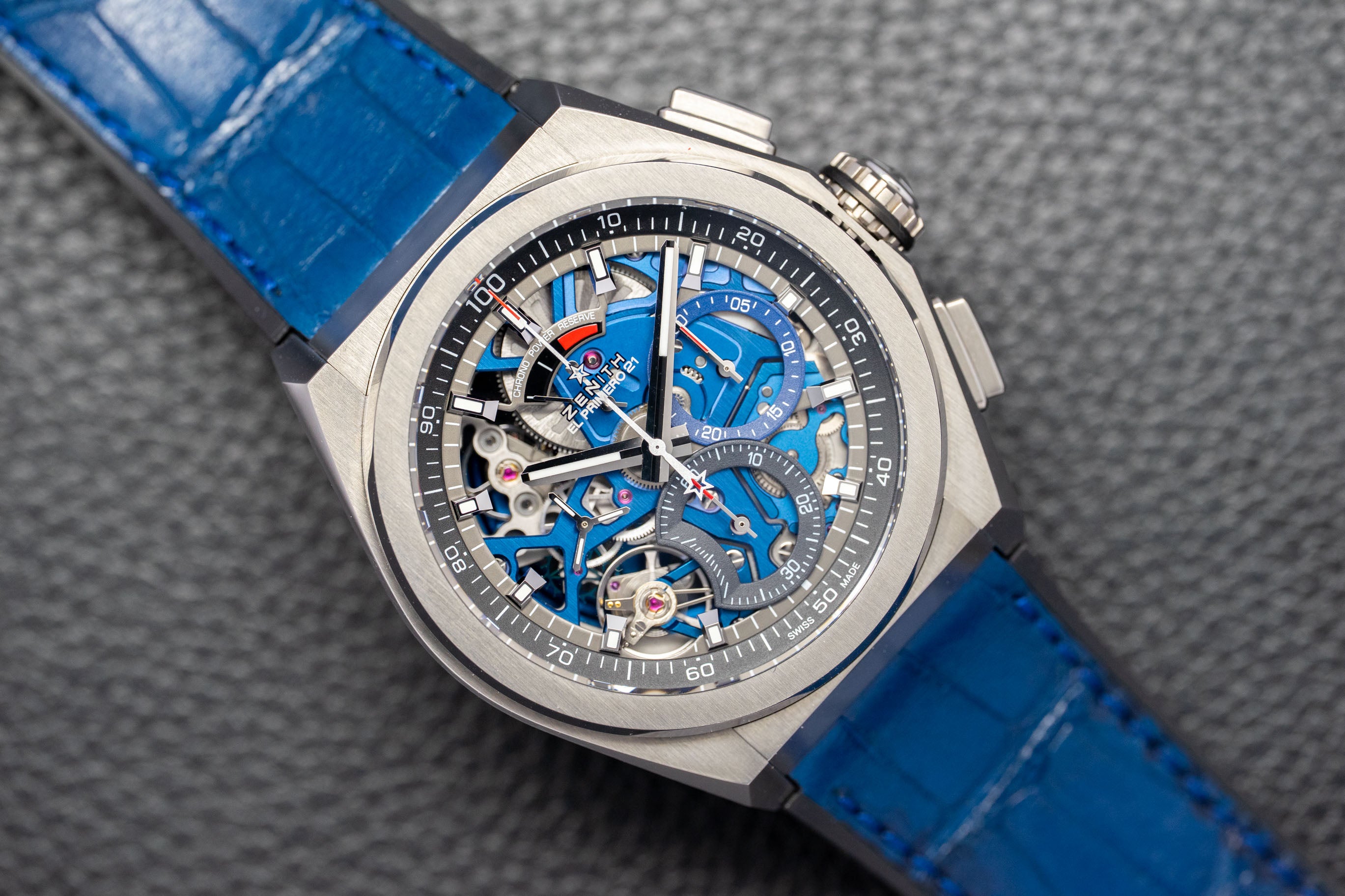 Zenith Defy El Primero 21 95.9002.9004/78.R584 Ensemble complet 2018, coffret et papiers