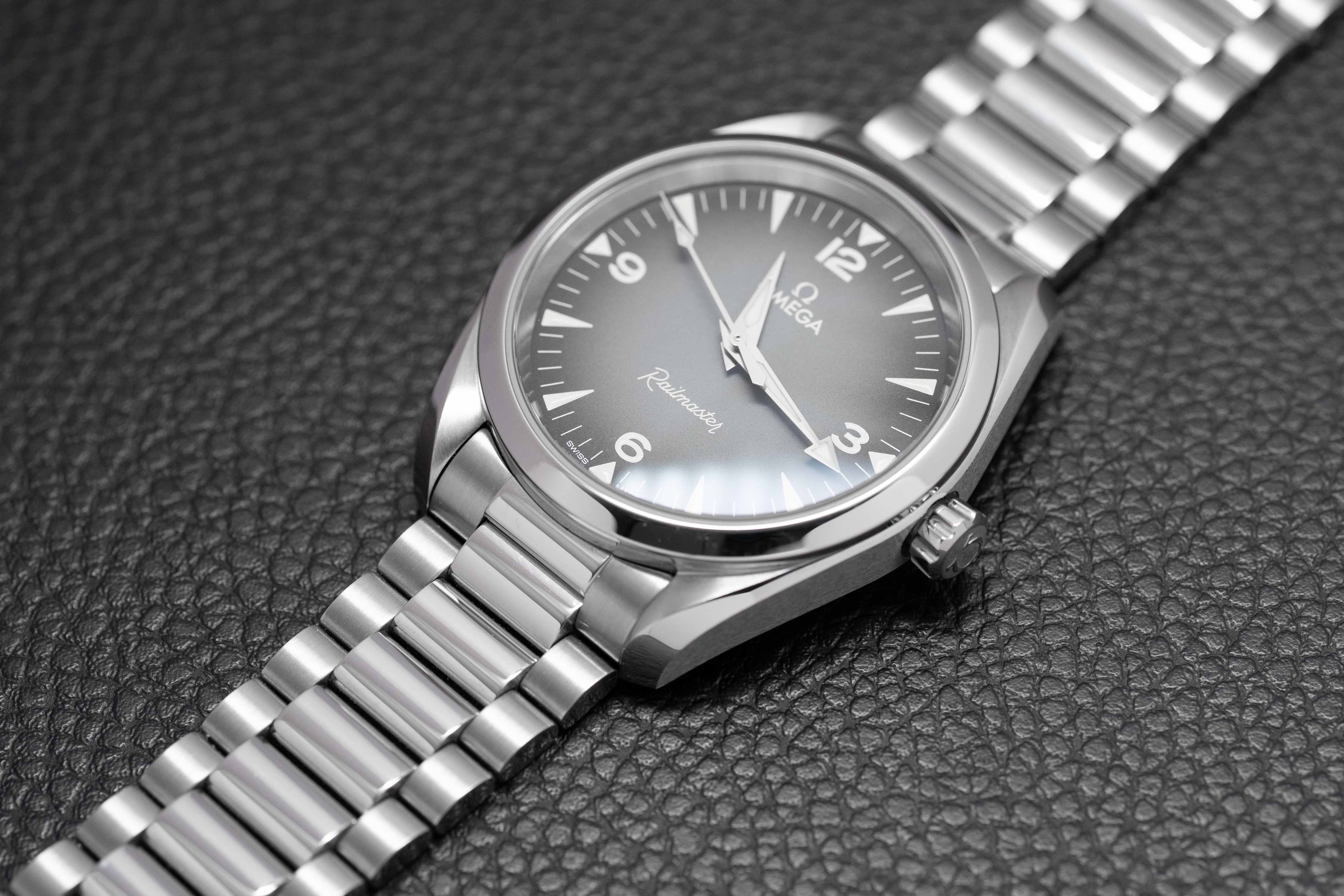 Omega Railmaster 235.10.38.20.06.001 Complete Set 2025 Box + Papers