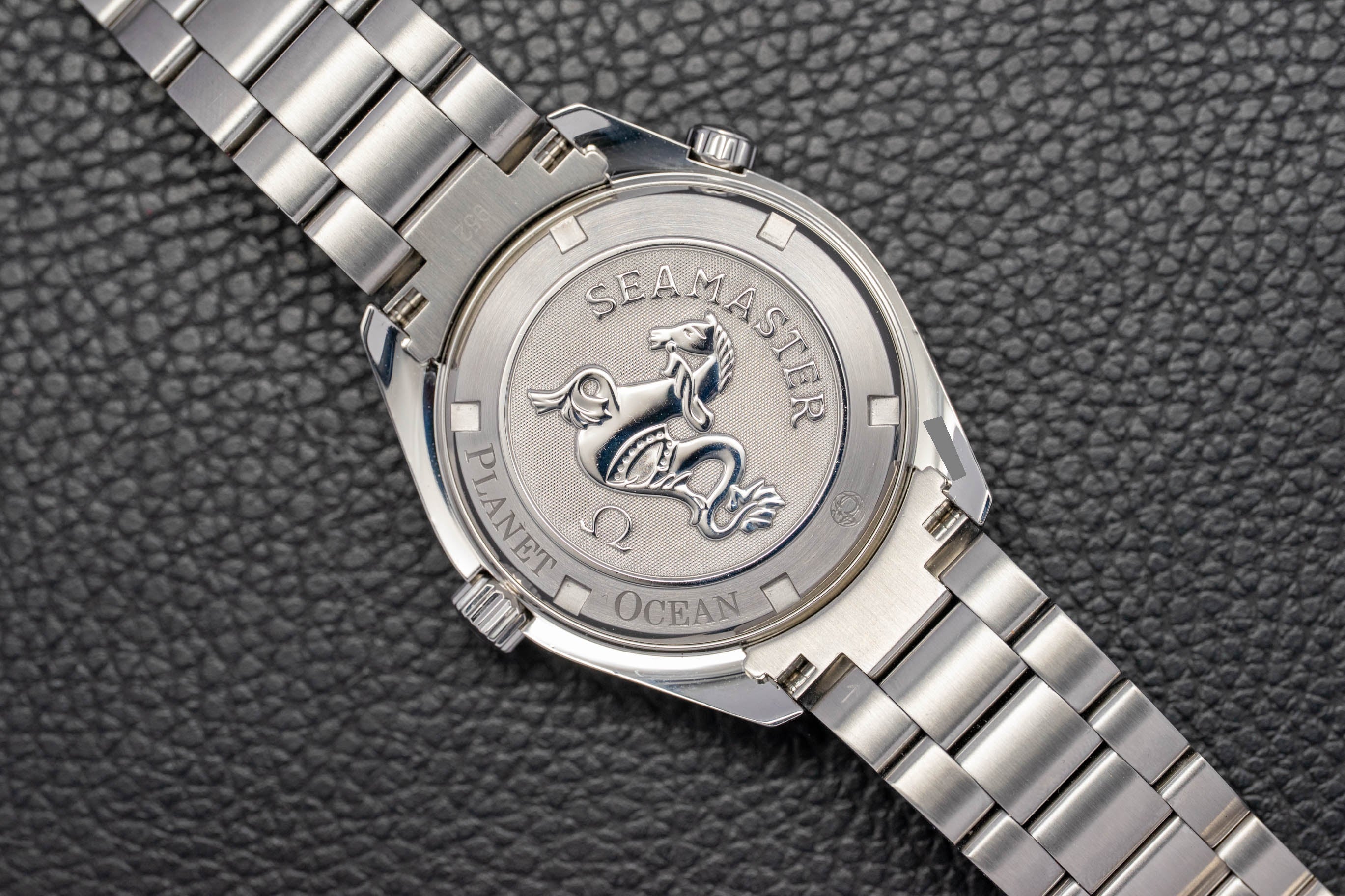 Omega Seamaster Planet Ocean 2201.50, juego completo de 2015, caja y documentación
