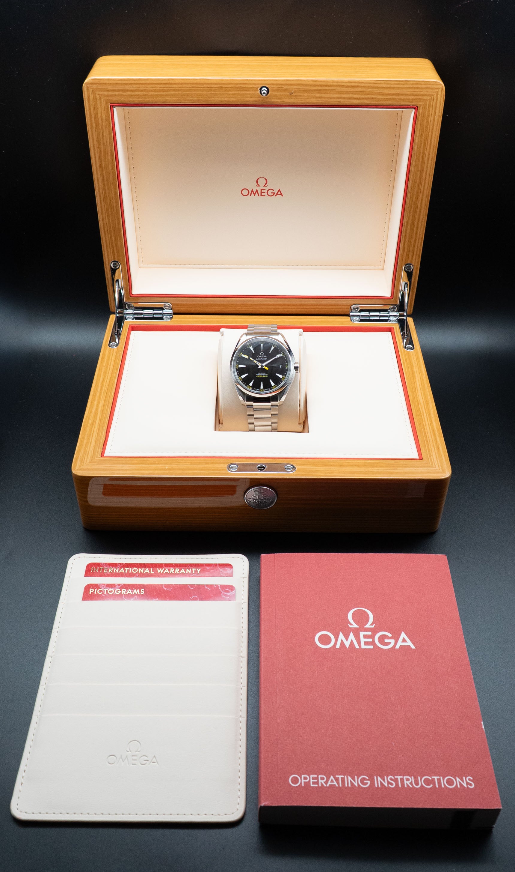 Omega Aqua Terra 231.10.42.21.01.002 Ensemble complet 2021 : coffret + documents