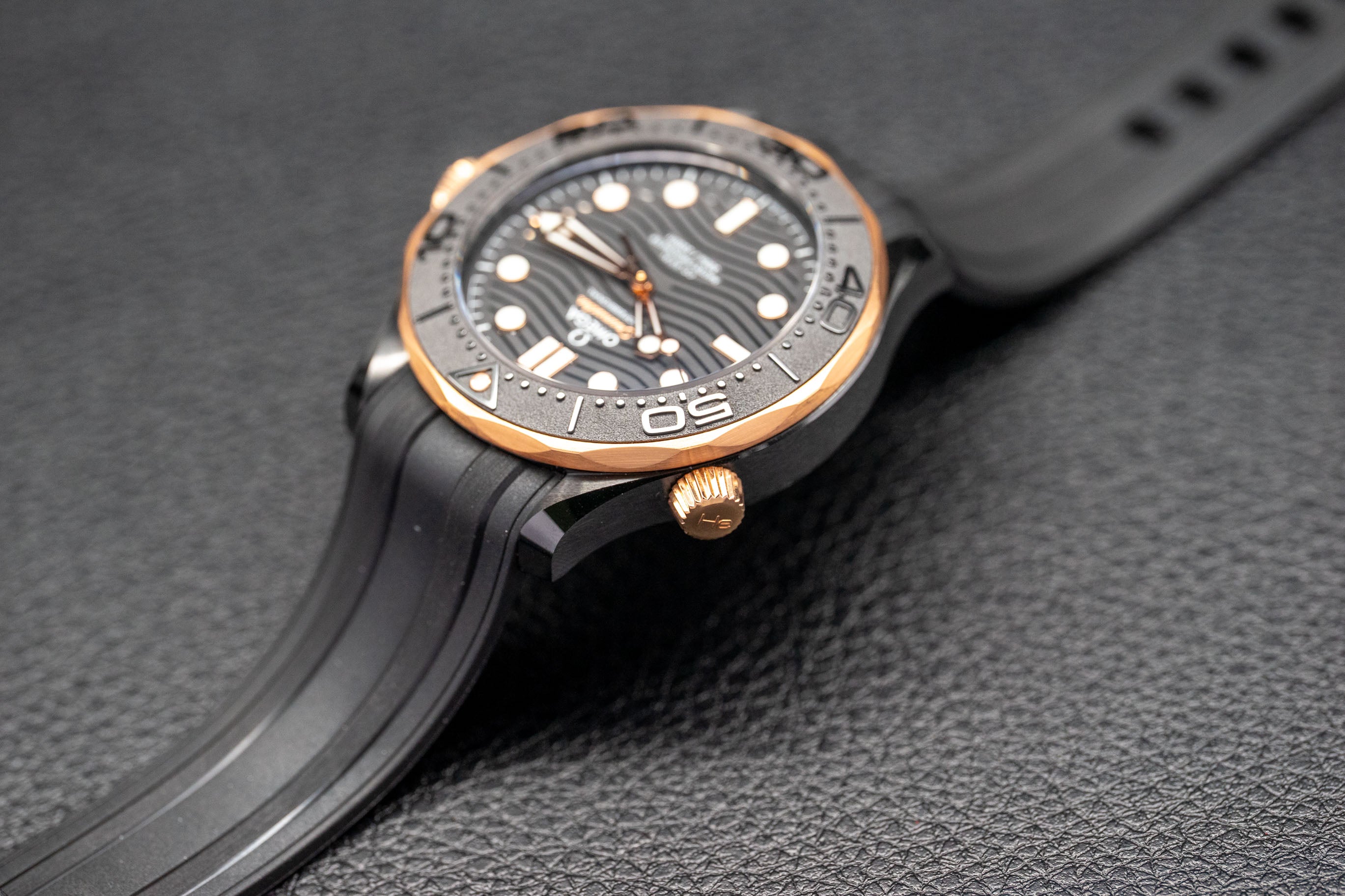 Omega Seamaster Diver 300 210.62.44.20.01.001 Gold Full Set 2022 Box + Papers