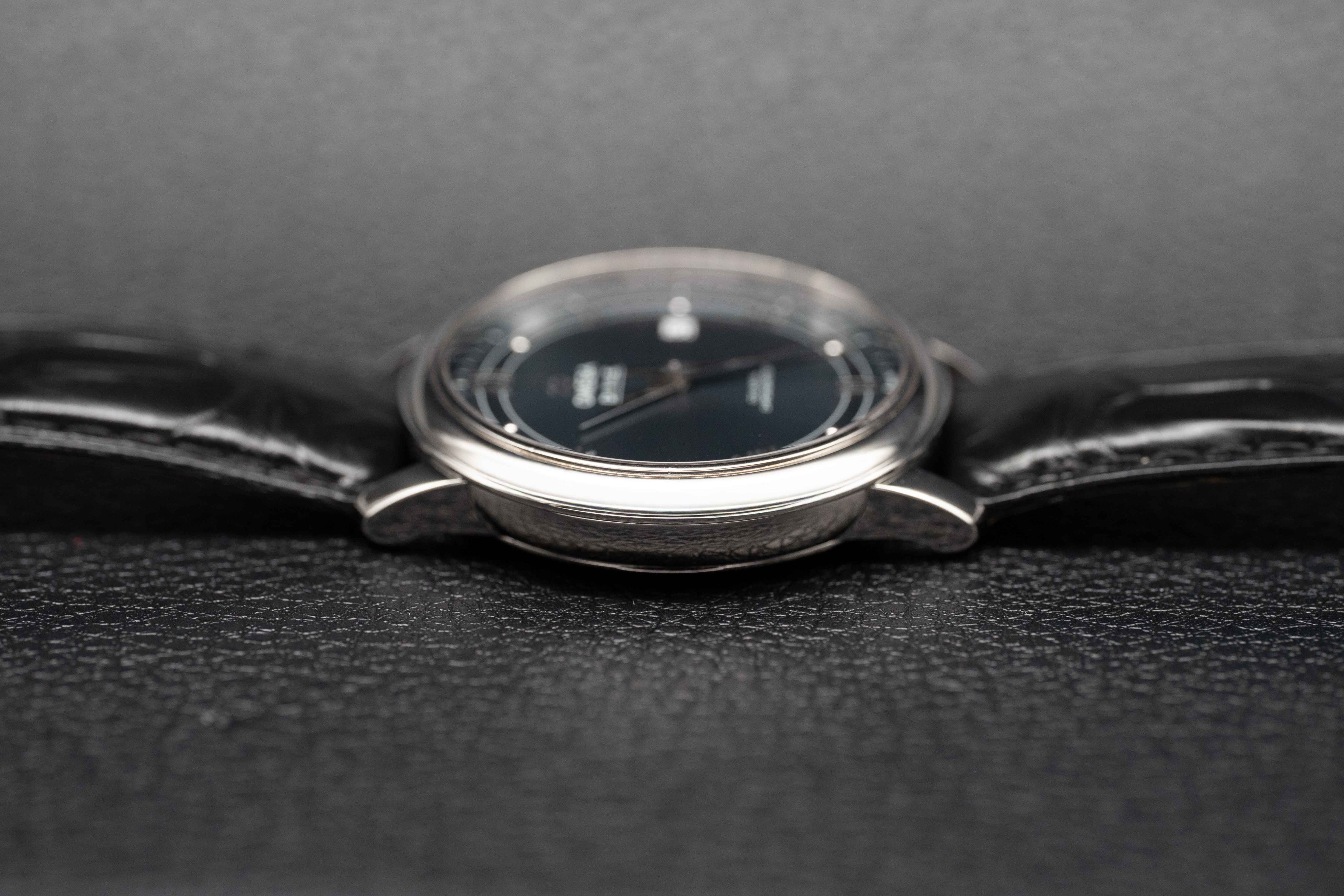 Omega De Ville Prestige 424.13.40.20.03.002 con quadrante blu 2022, con documenti
