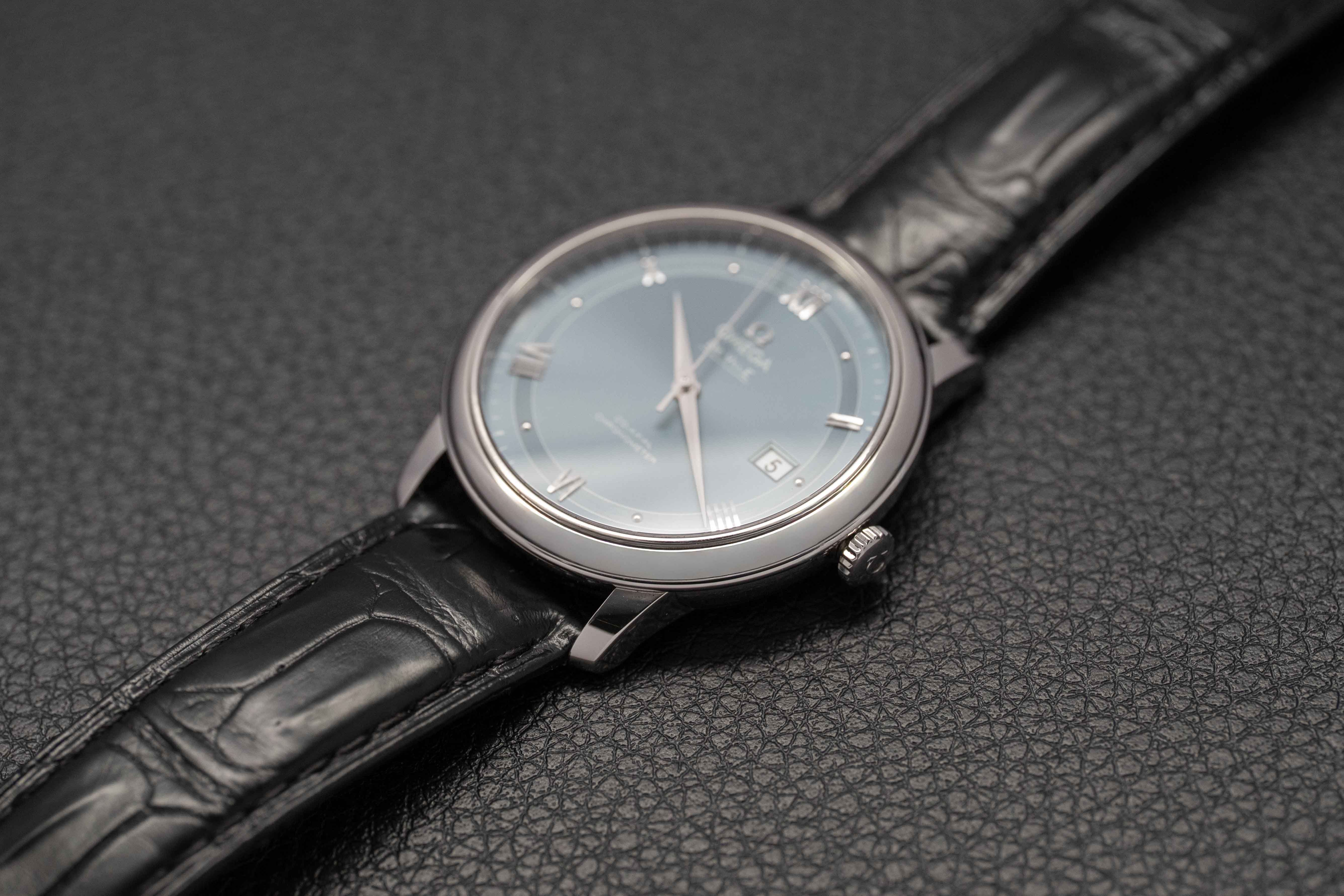 Omega De Ville Prestige 424.13.40.20.03.002 con quadrante blu 2022, con documenti