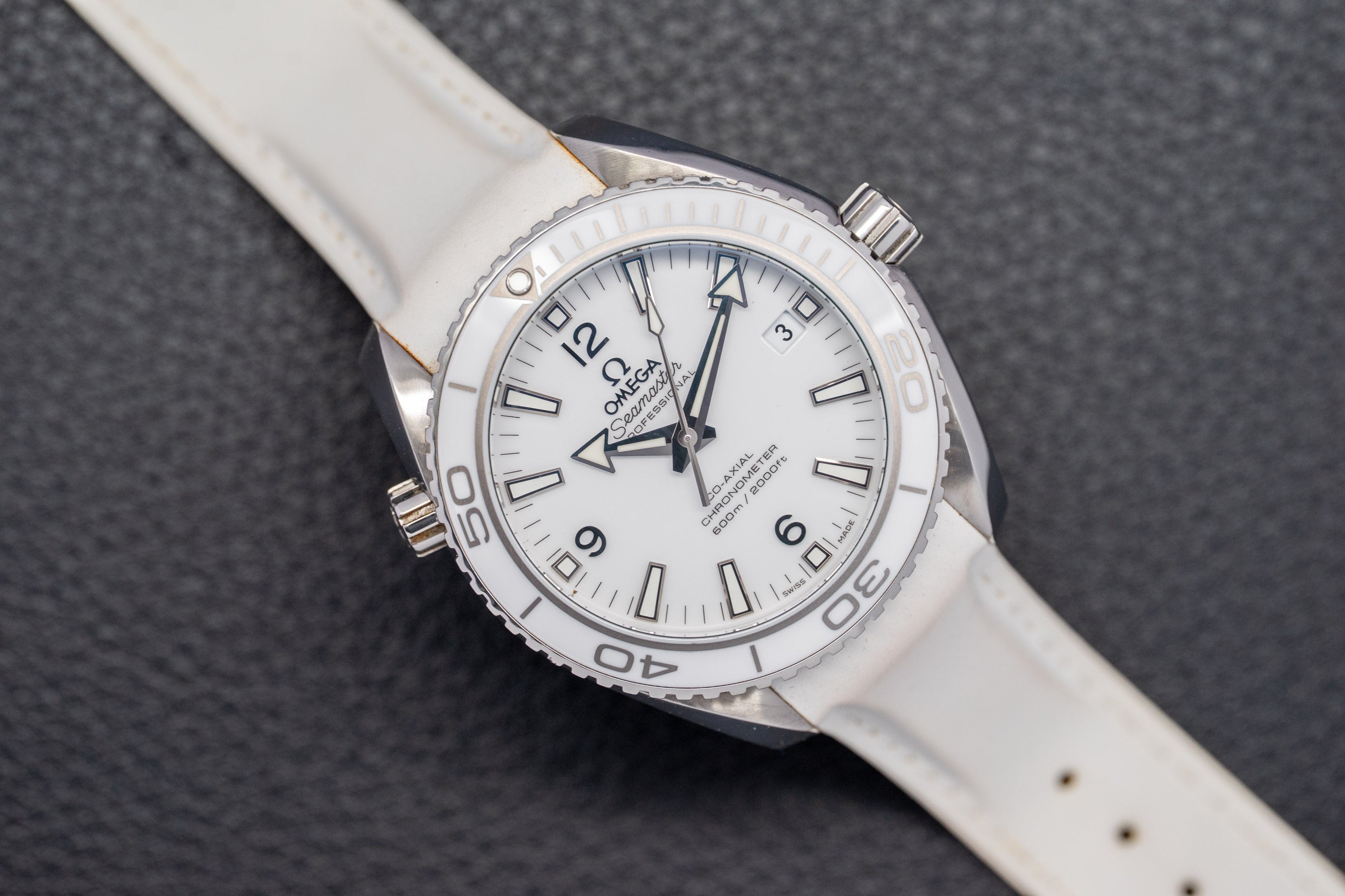 Omega Seamaster Planet Ocean 600M 232.32.42.21.04.001 White Dial 2017