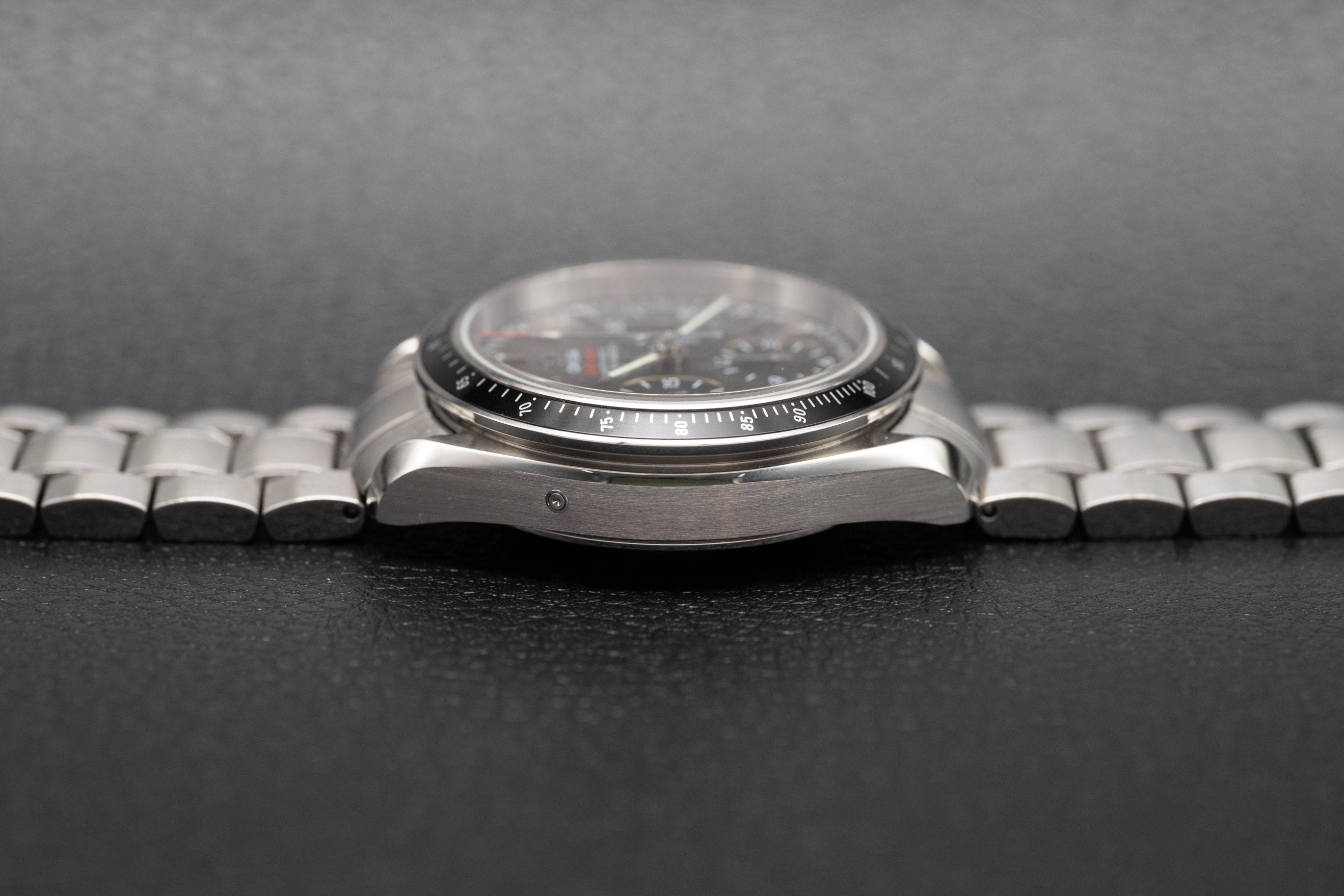 Omega Speedmaster Date 323.30.40.40.06.001, FULLSET de 2012, caja y documentación