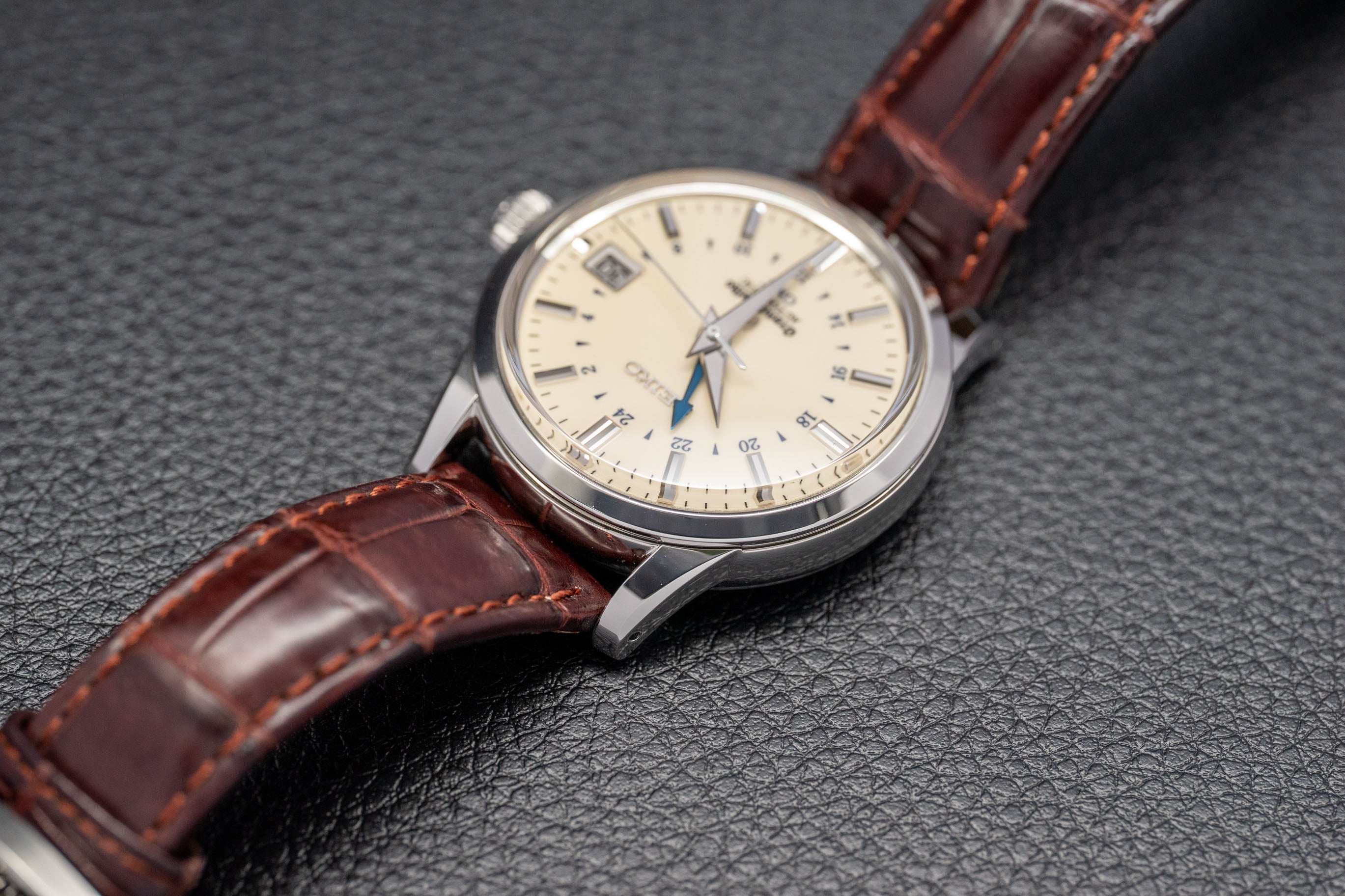 Grand Seiko Elegance Collection GMT SBGM021/9S66-00A0, FULLSET de 2013, caja y PAPERS