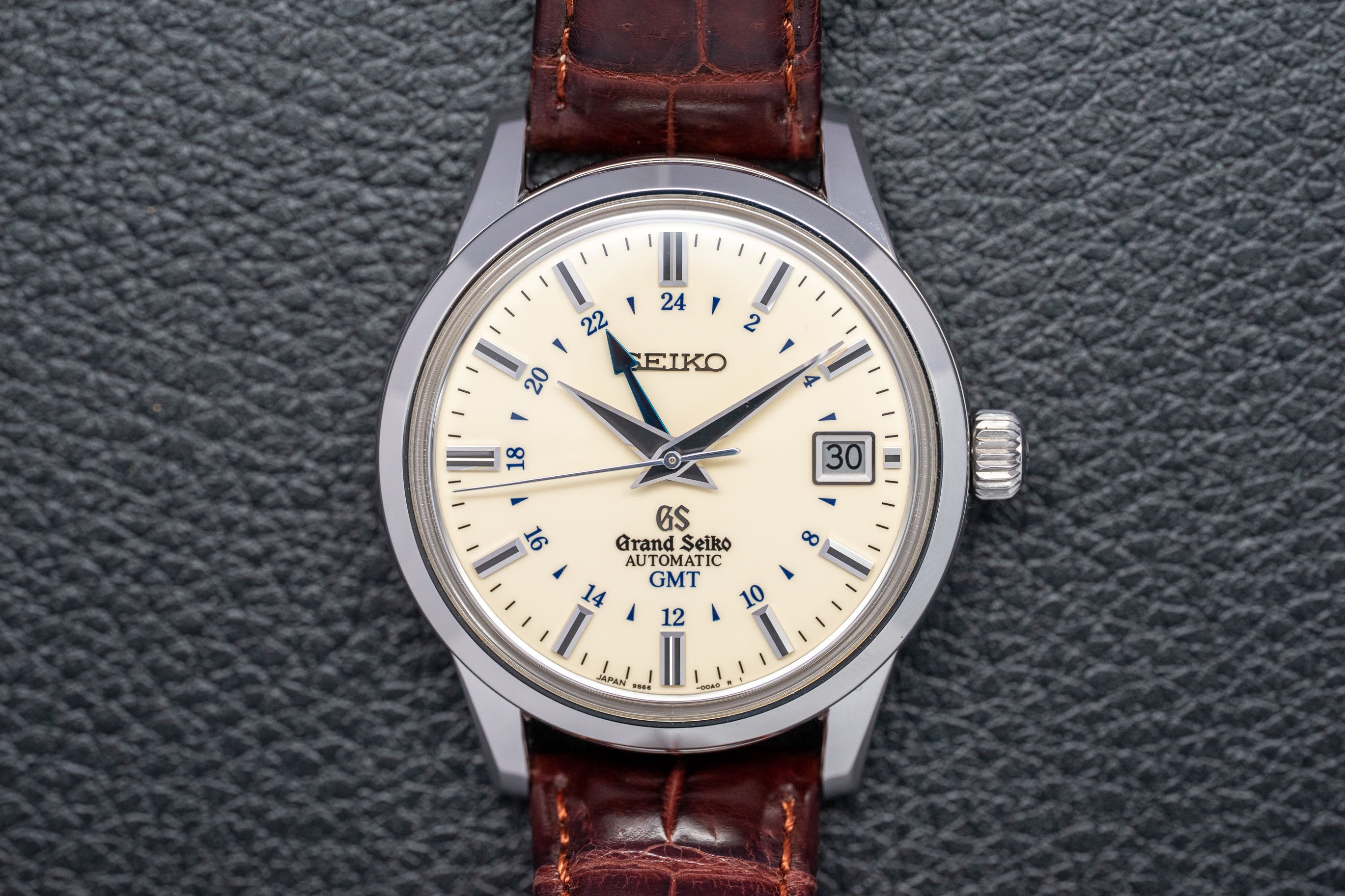 Grand Seiko Elegance Collection GMT SBGM021/9S66-00A0, FULLSET de 2013, caja y PAPERS