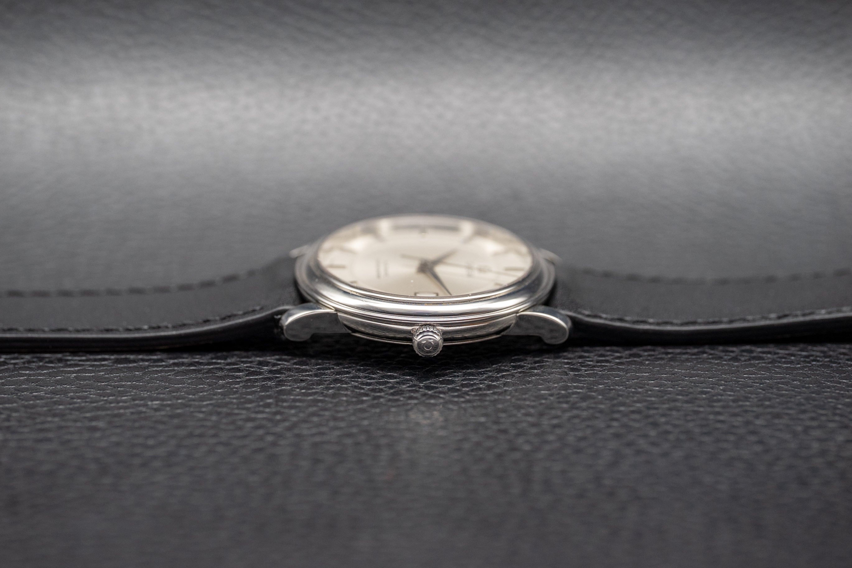 Omega De Ville Prestige 4800.31 con quadrante argentato, 1986