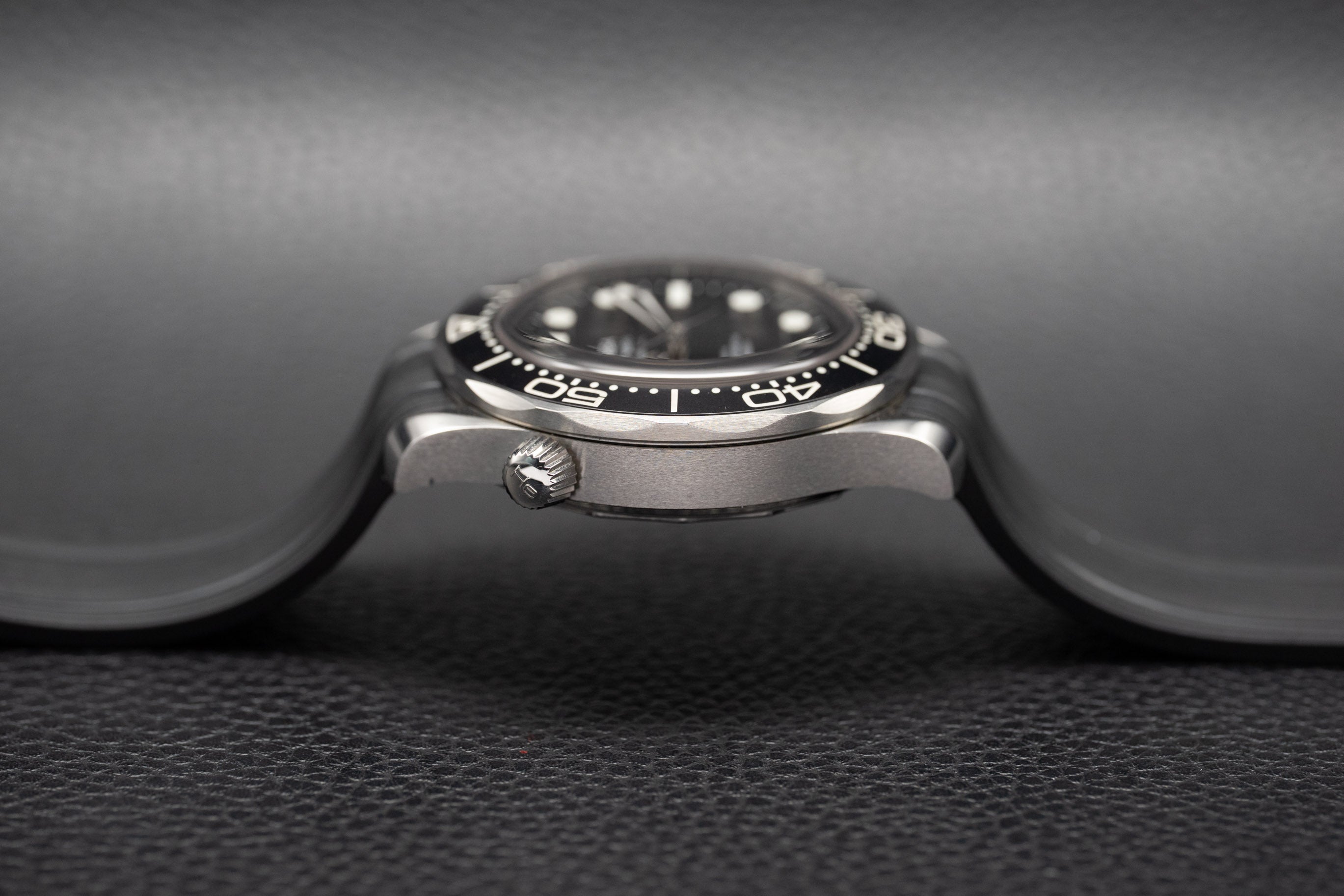 Omega Seamaster Diver 300M 210.32.42.20.01.003 FULLSET 2025 con scatola e PAPERS