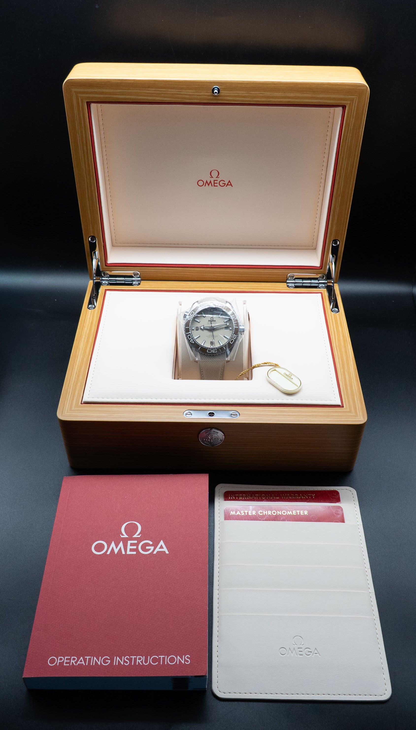 Omega Seamaster Planet Ocean 600M 215.32.44.21.09.001 FULLSET 2026 Box + PAPERS