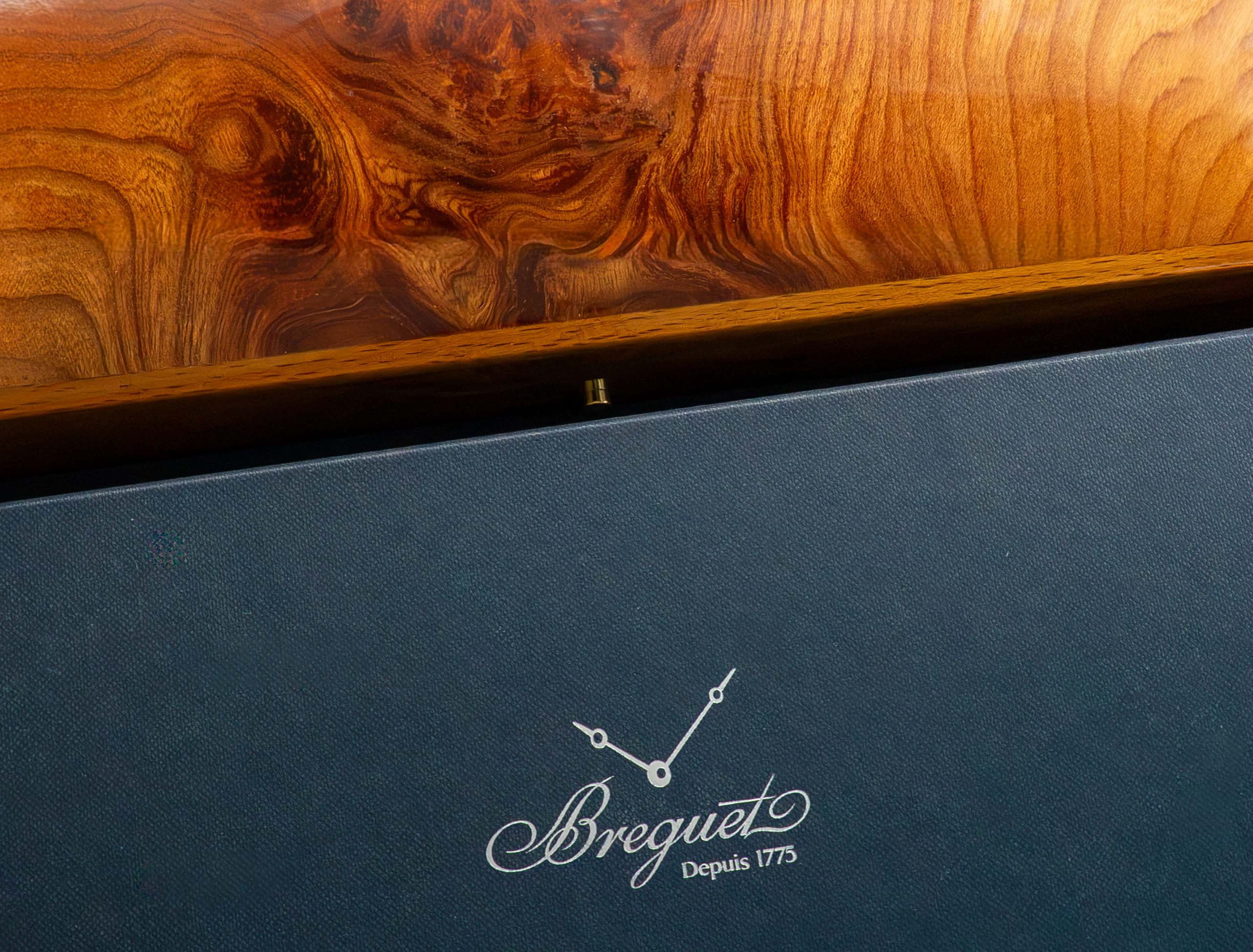 Breguet Classique 5177BA/29/9V6 con quadrante smaltato, FULLSET 2017, scatola e PAPERS