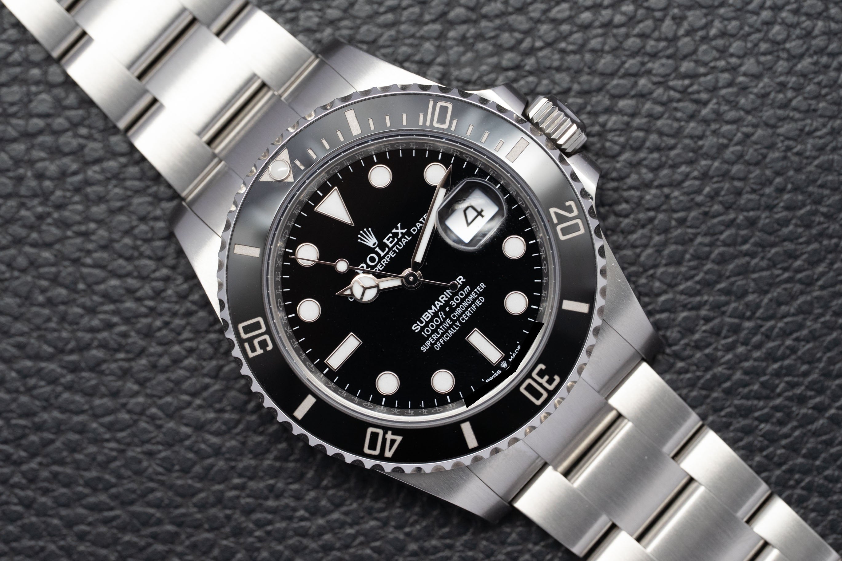 Rolex Submariner Date 126610LN, FULLSET 2025, caja y PAPERS