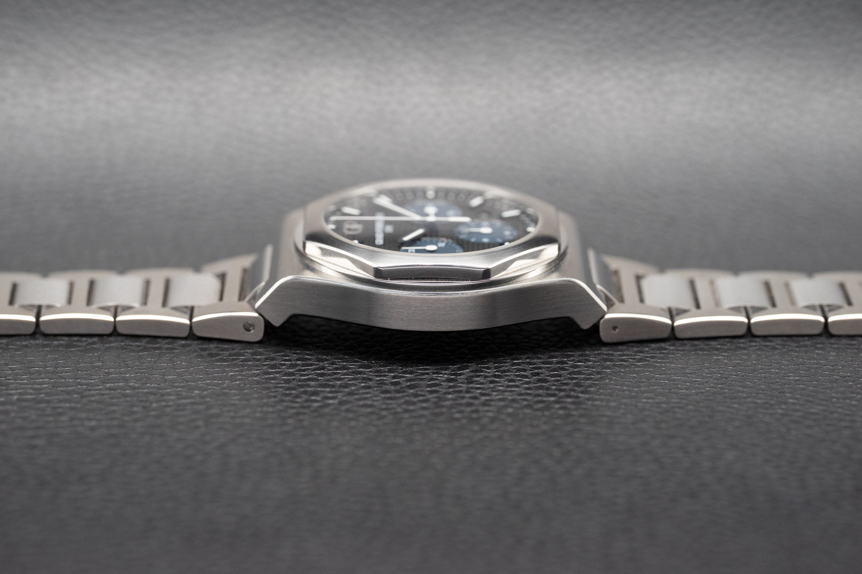 Girard-Perregaux Laureato Chronograph 81020.11.631.11A Fullset 2021 Box+Papers