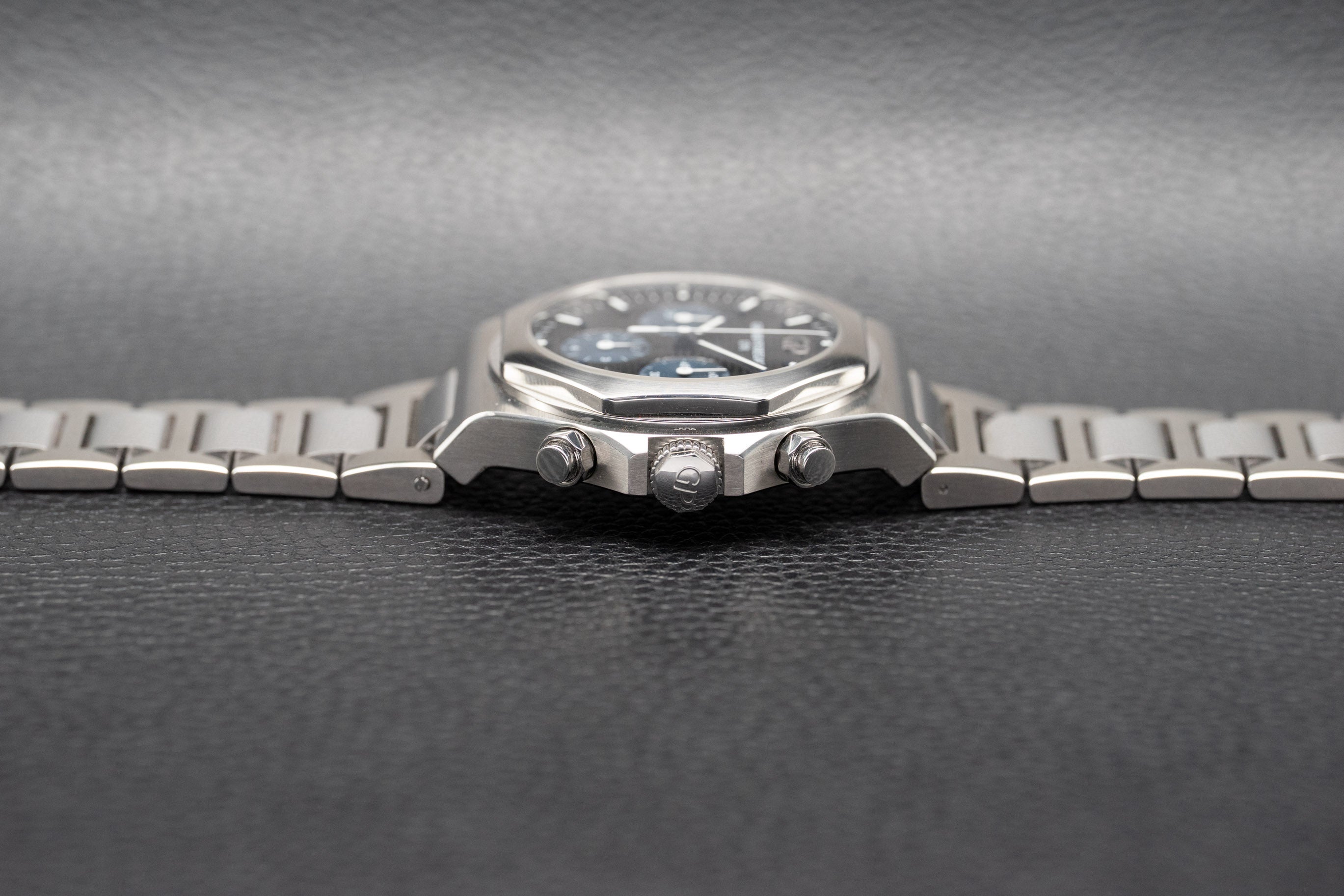 Girard-Perregaux Laureato Chronograph 81020.11.631.11A Fullset 2021 Box+Papers