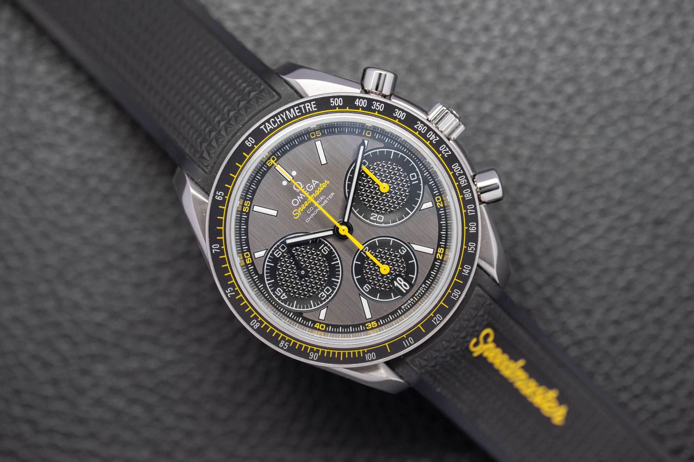 Omega Speedmaster Racing 326.32.40.50.06.001 Fullset 2020 Box+Papers