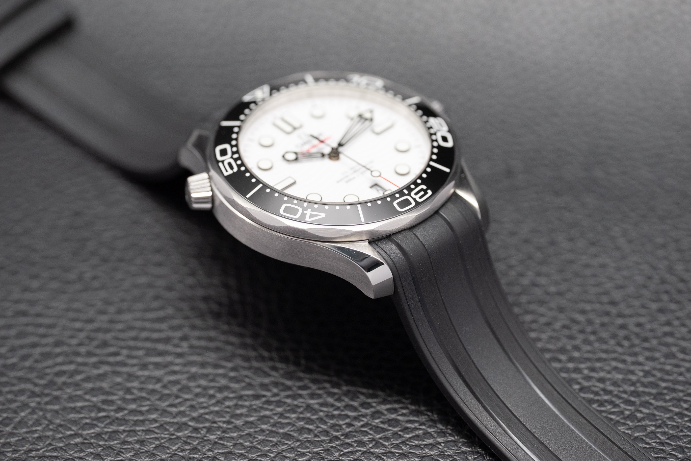 Omega Seamaster Diver 300 210.32.42.20.04.001 Fullset 2025 Box+Papers