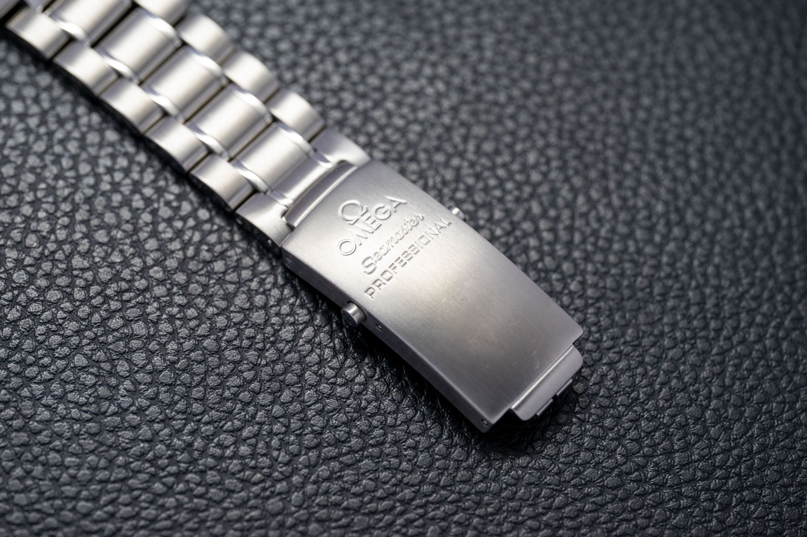 Omega Seamaster 300 2252.50 Black Dial 2006